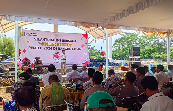KOMITMEN: Panewu Banguntapan, I Nyoman Gunarsa, dalam acara Cooling System Pemilu 2024 di Embung Baturetno, Banguntapan, Rabu (25/10).Gregorius Bramantyo/Radar Jogja