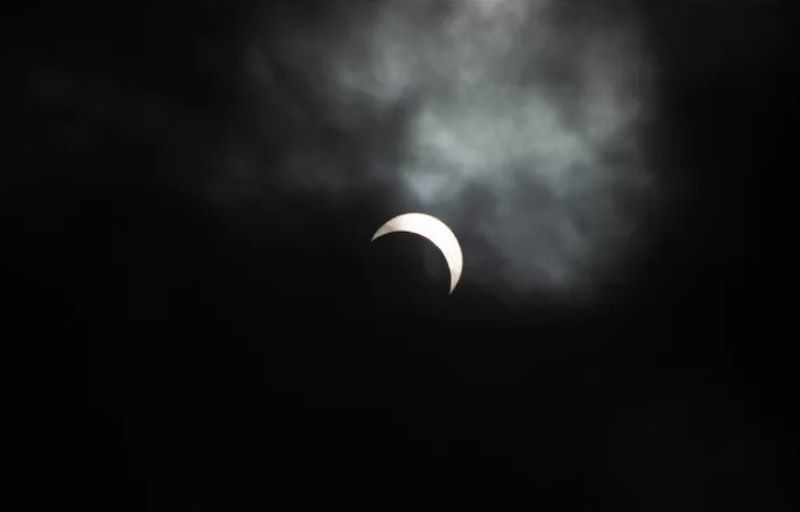 Ilustrasi gerhana bulan sebagian. (Brian Garrity/Pixabay)