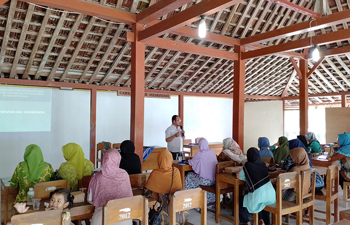 PENDAMPINGAN - Warga kalurahan Plembutan, Kapanewon Playen mengikuti bimtek terkait dengan Sertifikat Produksi Pangan Industri Rumah Tangga (SPP-PIRT) belum lama ini