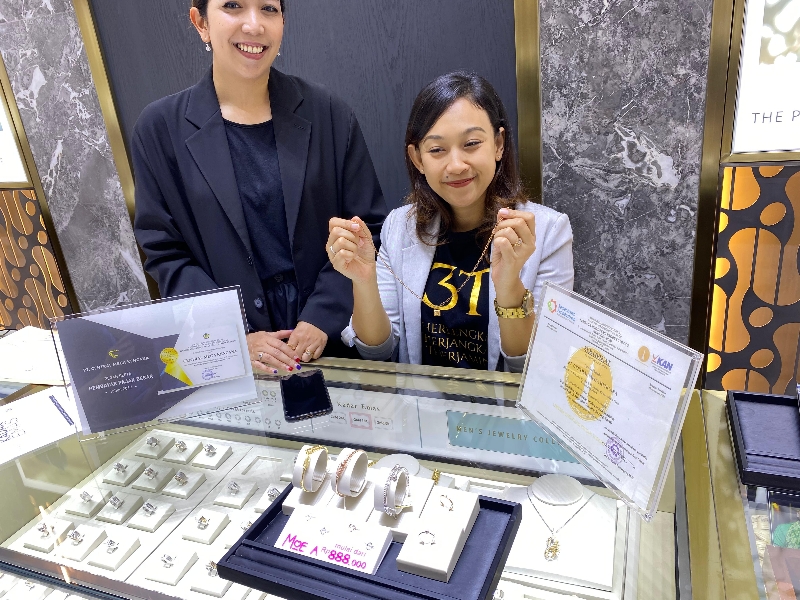 KADAR TINGGI: Pameran PANAS HALU (Pameran Emas Harga Luar Biasa) digelar The Palace Jeweler di Pakuwon Mall Yogyakarta pada mulai 25 Oktober sampai 5 November 2023. (Agung Dwi Prakoso/Radar Jogja)