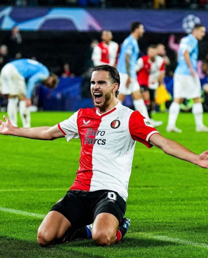 selebrasi Ramiz Zerrouki setelah mencetak gol kedua bagi Feyenoord