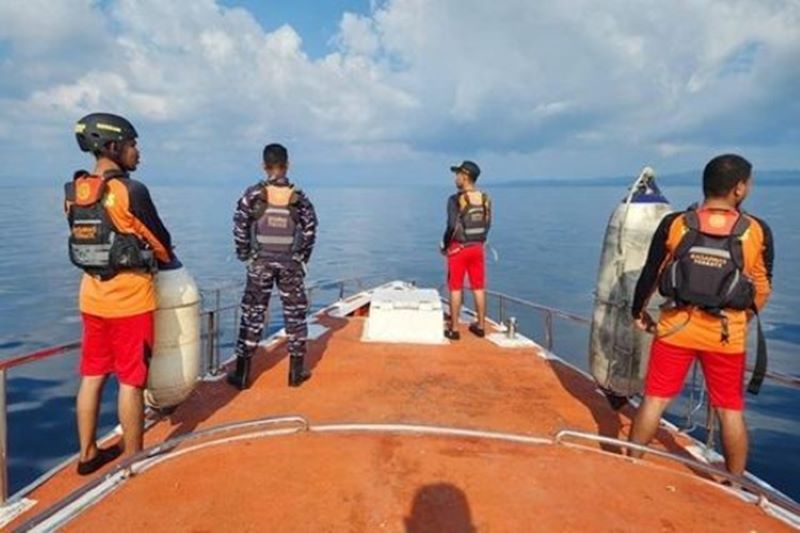 Pencarian Kapal ikan KM Inka Mina Maritim 036 akibat kebakaran di perairan Kabupaten Halmahera Selatan, Maluku Utara. (m.caping.co.id)