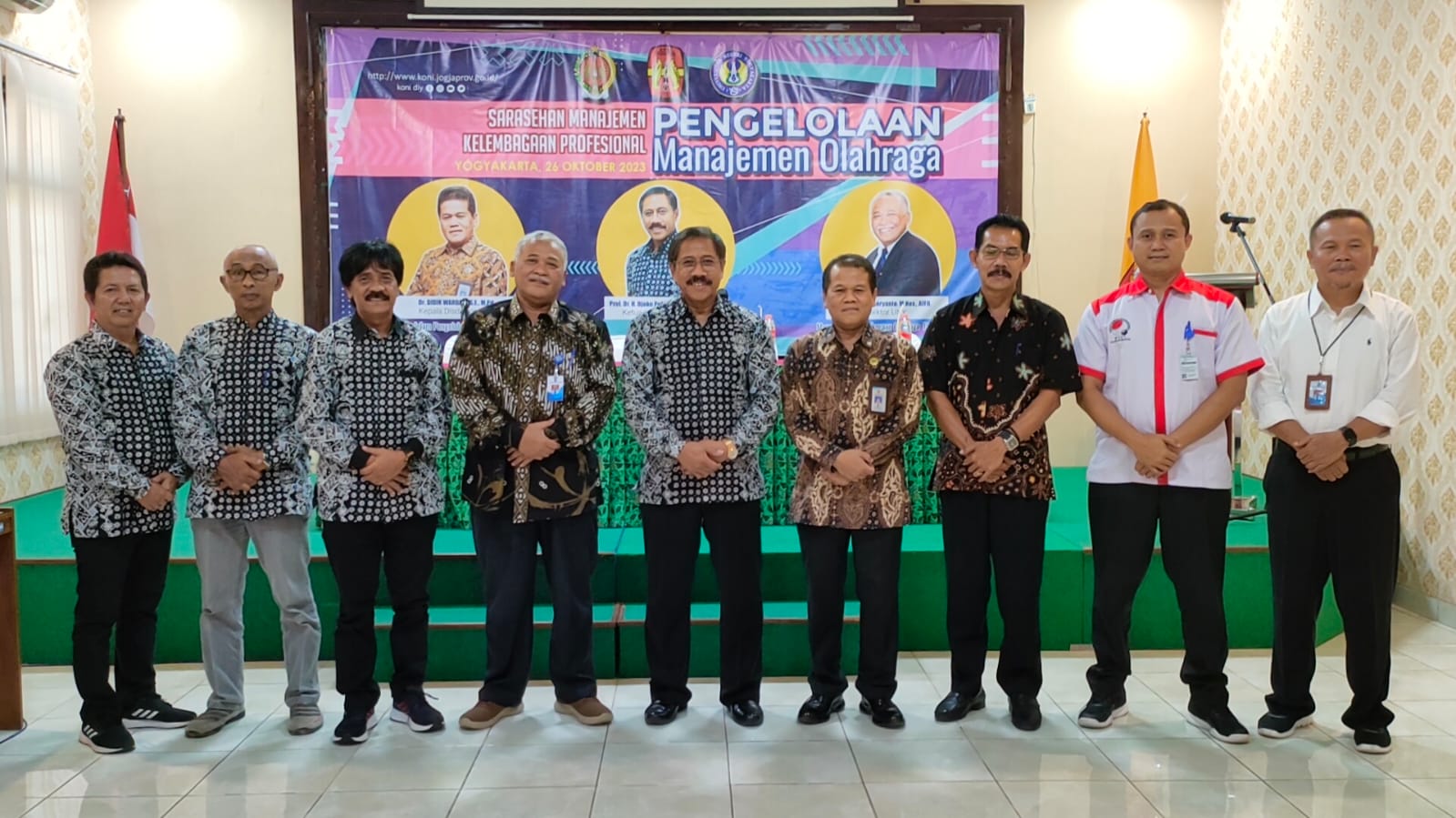 POTENSI: Ketua Umum KONI DIY Djoko Pekok Irianto, Kepala Disdikpora DIY Didik Wardaya, dan Rektor UNY Sumaryanto saat sarasehan di Kantor KONI DIY Kamis (26/10). (Dok KONI DIY)