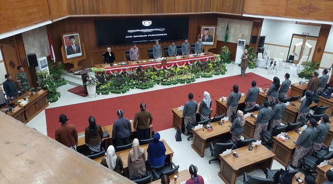 Suasana rapat Paripurna Peringatan Hari Jadi Ke-75 DPRD Kabupaten Purworejo di ruang Rapat Paripurna DPRD setempat, Jumat (27/10)