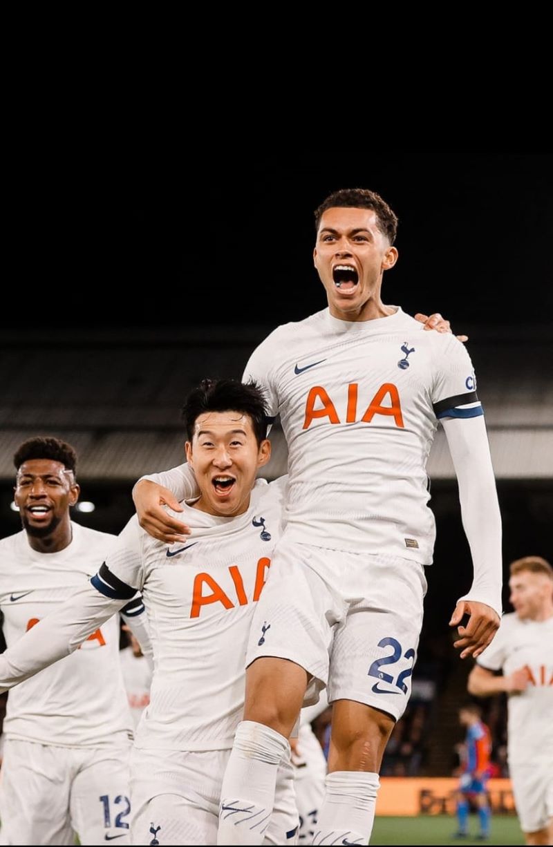 BAHAGIA: selebrasi para pemain Tottenham Hotspurs setelah Son Heung-Min berhasil mencetak gol