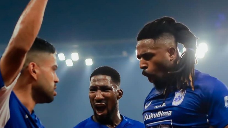 YAKIN: Selebrasi pemain PSIS Semarang Carlos Fortes saat menghadapi Persija Jakarta di Stadion Jatidiri, Semarang, Jawa Tengah, Minggu malam (29/10/2023). (Dok PSIS)