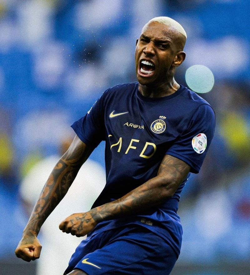 MENANG: Selebrasi Anderson Talisca setelah mencetak gol keduanya ke gawang Al Feiha