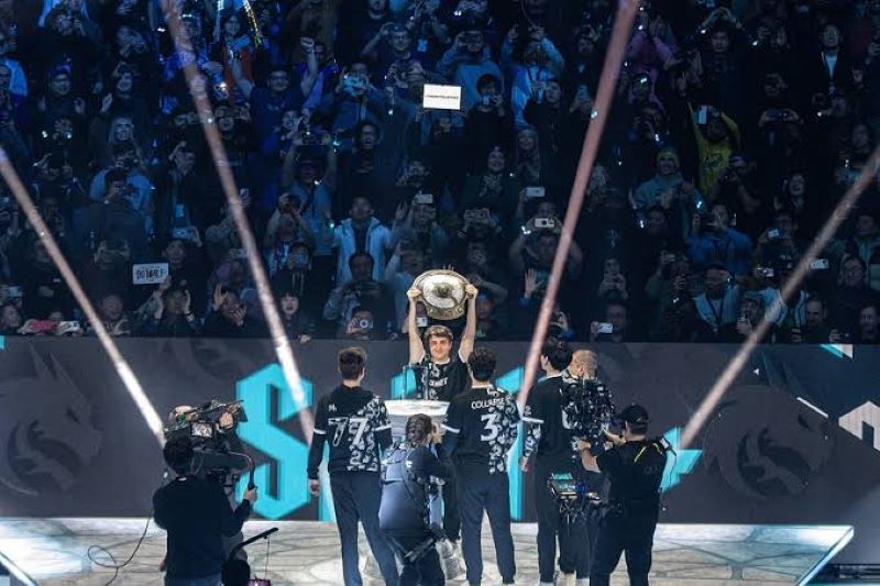 Team Spirit sabet kejuaraan pada turnamen game Dota dua, The International. (Website/DuniaGames)