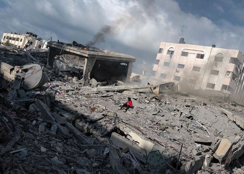 Reruntuhan bangunan di Gaza Palestina akibat serangan Israel. (Instagram/@motaz_azaiza)