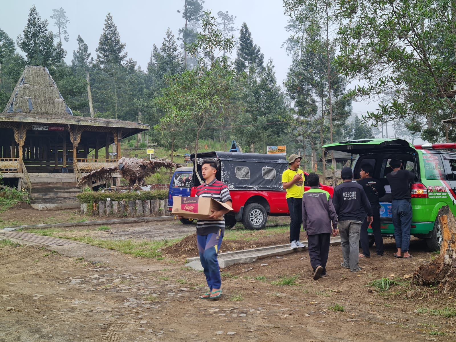 SIAGA: Tim gabungan dan relawan terus bersiaga untuk mengantisipasi adanya titik api di Kawasan Gunung Merbabu. (Naila Nihayah/Radar Jogja)
