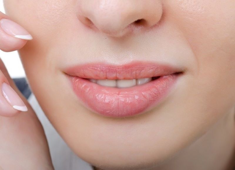 Ini Dia Cara Mencegah Bibir Kering dan Pecah &ndash; Pecah, Yuk Simak! sumber gambar alodokter