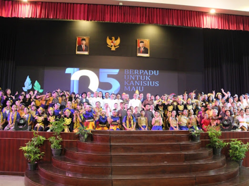 ONE GATE SYSTEM: Perayaan HUT Ke-105 Yayasan Kanisius di Auditorium Universitas Sanata Dharma Jogja, Sabtu (28/10/2023). (Dok Yayasan Kanisius)