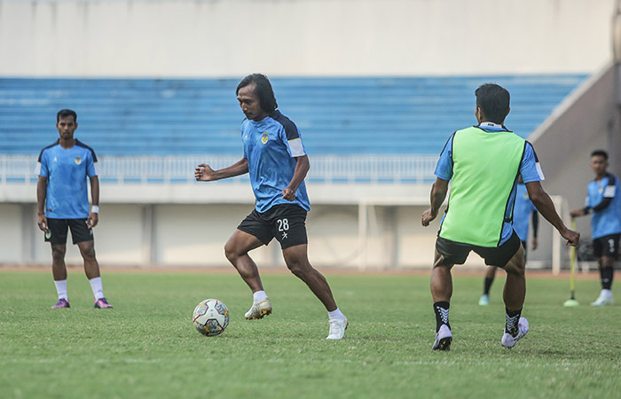 INTENSIF: Para pemain PSIM Jogja saat menjalani latihan di Stadion Mandala Krida.&nbsp;