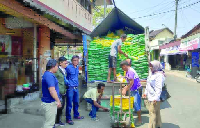 &nbsp;BIAR STABIL- Distribusi beras SPHP total 9,5 ton di Pasar Argosari Wonosari beberapa waktu lalu