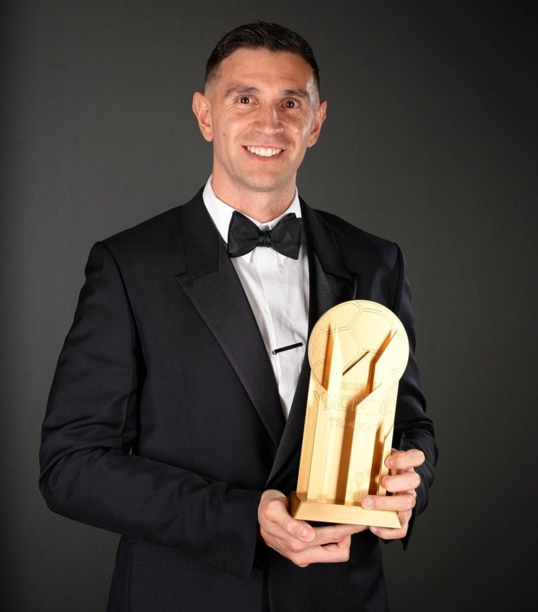 Emi Martinez mendapatkan trofi Lev Yashin 2023 setelah penampilan luar biasanya di Piala Dunia 2022 Qata