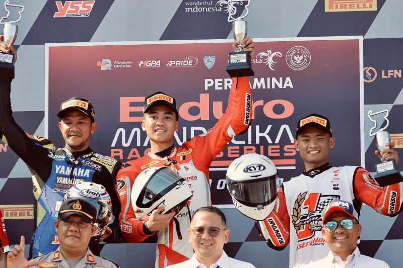 Herjun Atna Firdaus berhasil menyabet juara pertama kategori Sport 250 cc pada Race 2 di Mandalika Racing Series 2023 (dok UMY)