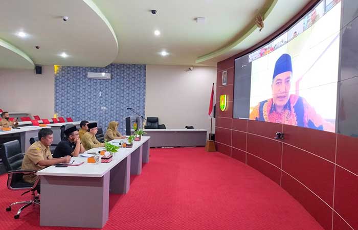 RAKOR: Bupati Magelang Zaenal Arifin saat memberikan arahan secara virtual pada kegiatan Rakor POK Terpadu Akhir Triwulan III Tahun Anggaran 2023 yang diikuti oleh para kepala OPD