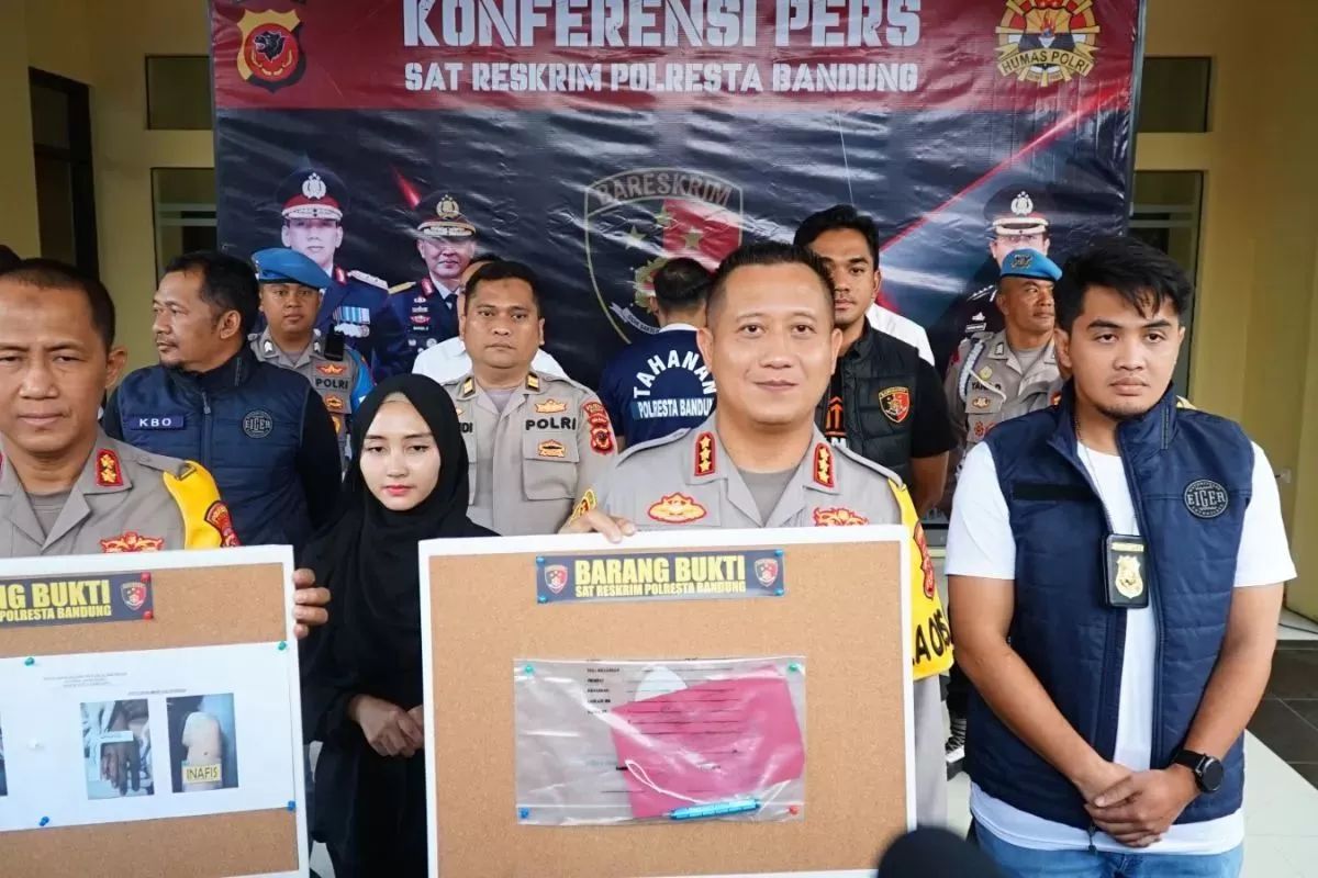 Foto: Kapolresta Bandung Kombes Pol. Kusworo Wibowo saat rilis kasus pembunuhan di Mapolresta Bandung, Kabupaten Bandung, Jawa Barat, Senin (30/10). ((ANTARA/HO-Polresta Bandung))