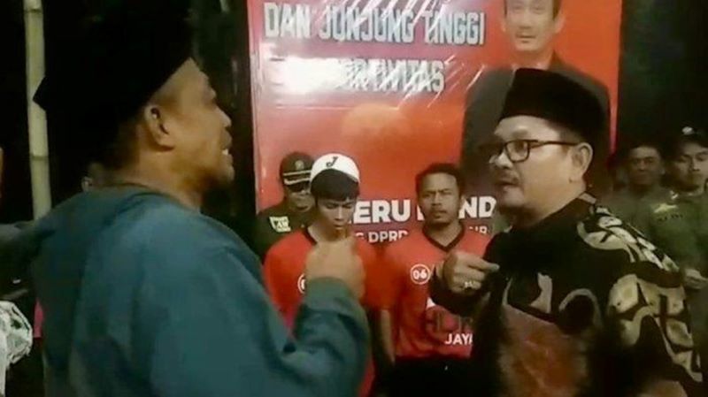 Riyanto, Kepala Desa Martopuro Kecamatan Purwosari, Kabupaten Pasuaruan, Jawa Timur hampir adu jotos dengan Kapolsek Purwosari AKP Hudi. (Istimewa)