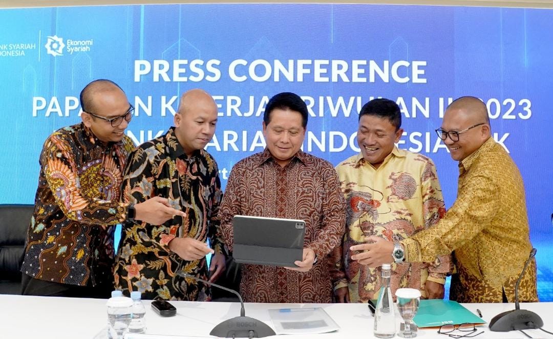 KINERJA: Paparan kinerja disampaikan oleh Direktur Utama BSI Hery Gunardi (tengah). (ISTIMEWA)