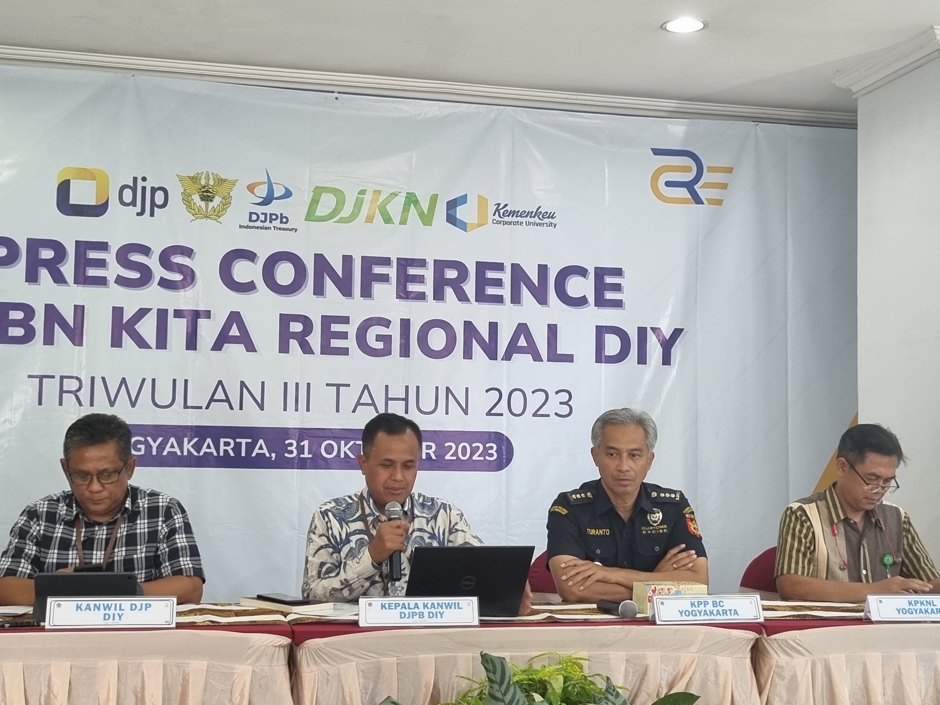 TUMBUH: Sesi pemaparan materi terkait APBN DIY oleh Kanwil Direktorat Jenderal Perbendaraan DIY. (Fahmi Fahriza/Radar Jogja)