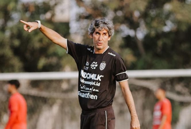 KE DEPAN: Kepala Pelatih Bali United Stefano Cugurra. (Dok baliunitedfc)