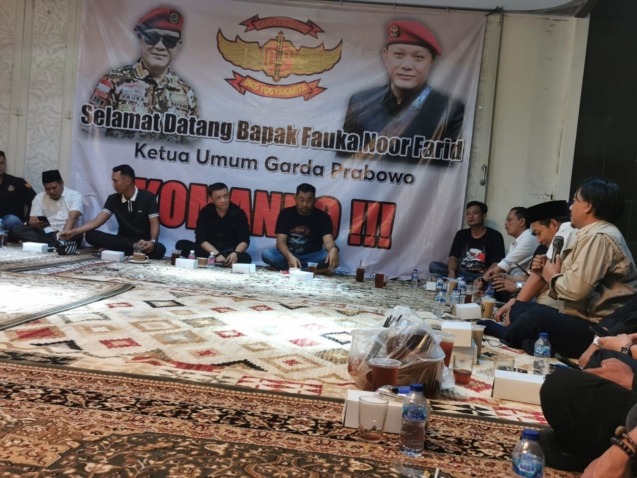 Suasana diskusi yang digelar Garda Prabowo di Joglo Wonokromo, Pleret, Kabupaten Bantul Selasa malam (31/10).