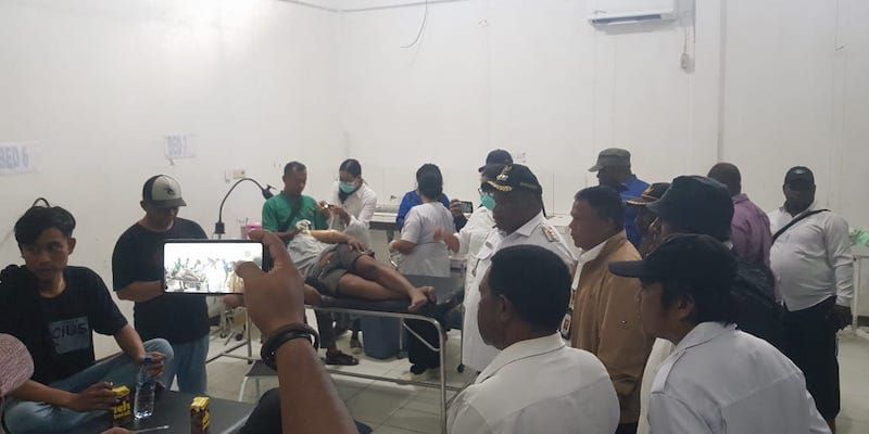 Para petugas kesehatan korban penyerangan KKB yang sedang dirawat medis. (rmol.id)
