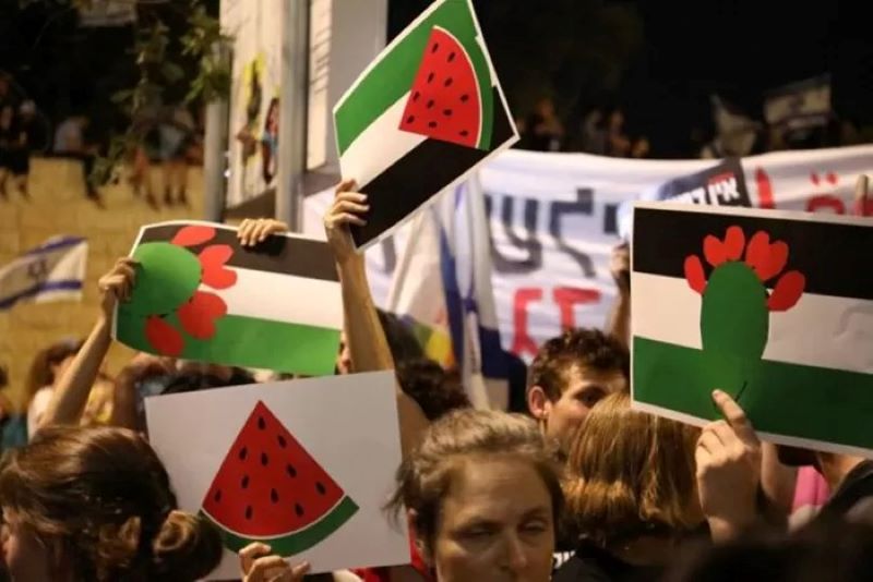 Buah semangka menjadi simbol dukungan kepada Palestina atas serangan Israel. (time.com)