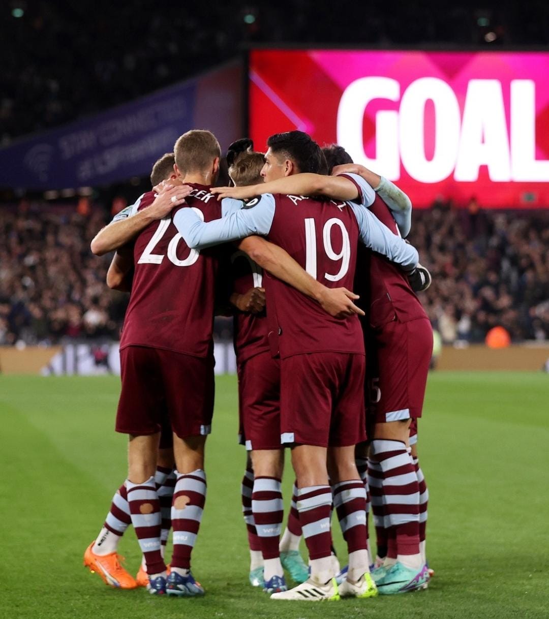 MENANG BESAR: West Ham United bantai Arsenal di kandang dan sukses melaju ke babak perempat final Carabao Cup 2023/2024 (Dok  Instagram @westham)