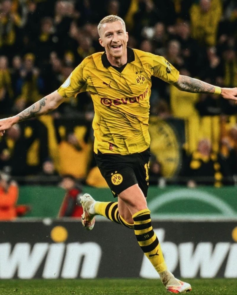 LOLOS: Selebrasi Marco Reus setelah mencetak gol ke gawang Hoffenheim (IG bvb09)