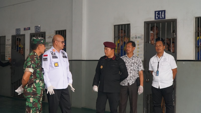 BERSIH: Pegawai Kemenkumham DIY melalukan razia dan tes urine di seluruh lapas, rutan dan Lembaga Pembinaan Khusus Anak (LPKA) di wilayah DIY. (Humas Kemenkumham DIY)