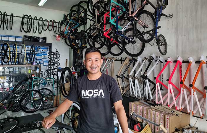 BERAGAM: Sejak berdiri 2017 silam Nosa Bike banyak mengakomodasi berbagai aksesoris hingga sepeda utuh yang utamanya didominasi oleh fixie.Fahmi Fahriza/RADAR JOGJA