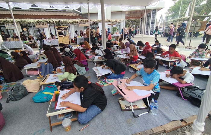 APRESIASI: Suasana Pasar Apresiasi hari pertama pada Jumat (3/11/23) di kompleks DPRD Purworejo.JIHAN ARON VAHERA/RADAR JOGJA