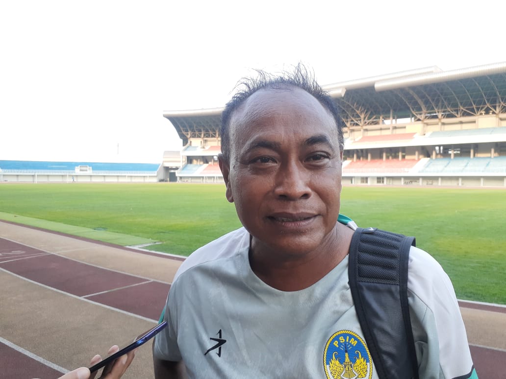 YAKIN: Pelatih Kepala PSIM Jogja Kas Hartadi. (Rizky Wahyu/Radar Jogja)