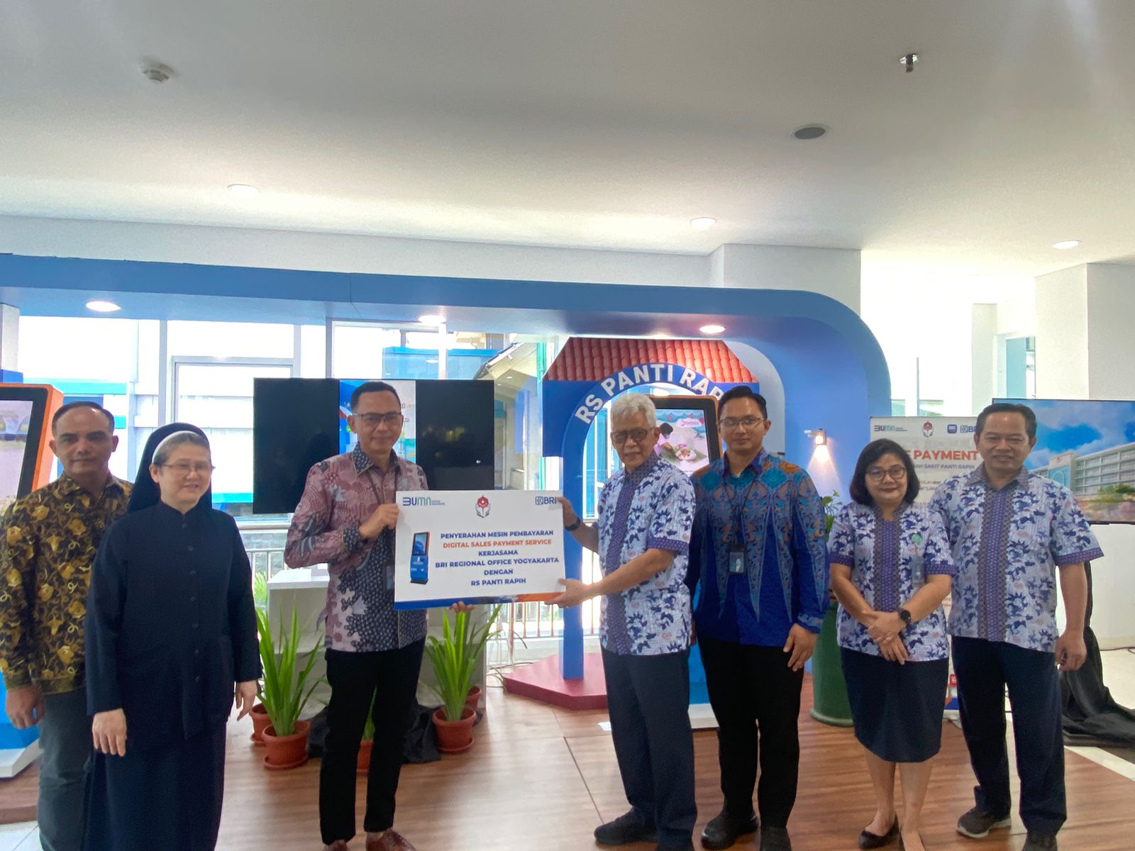 Kerja sama BRI dengan RS Panti Rapih Jogja menghadirkan Self Payment Service.