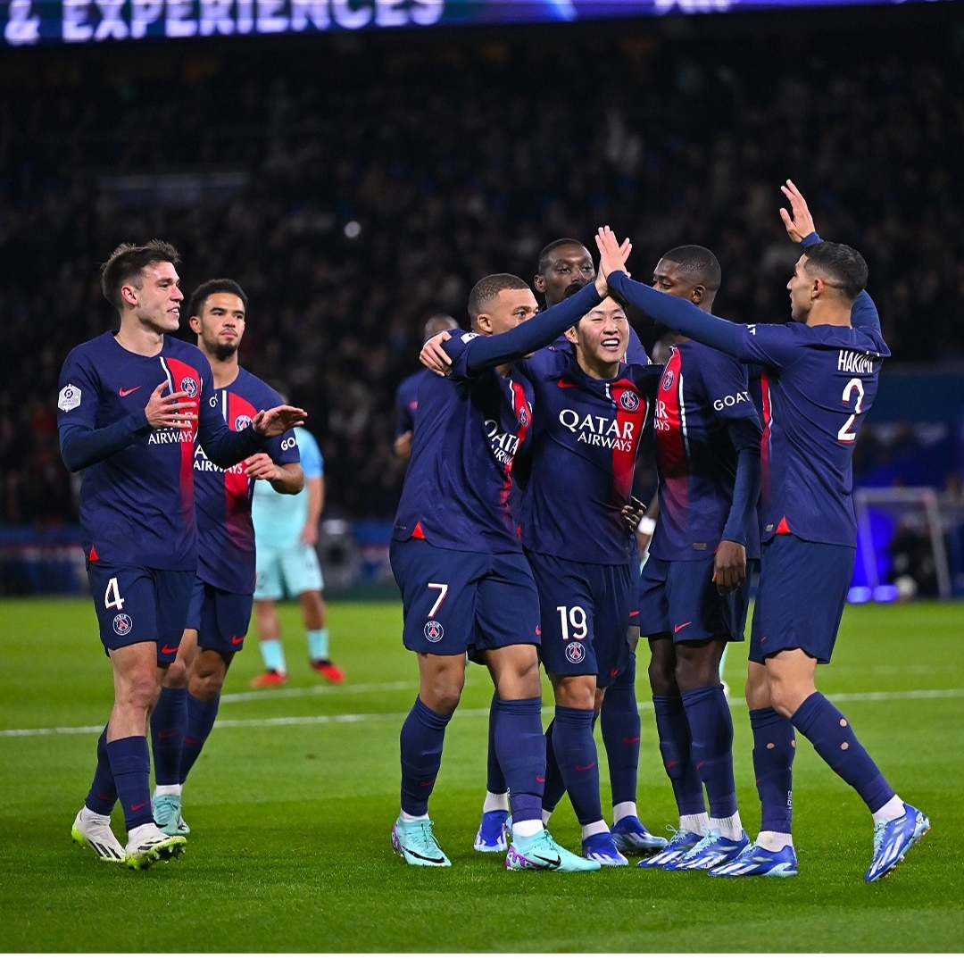 KOMPAK: para pemain PSG merayakan kemenangan atas Montpellier di Parc des Princes (IG psg)