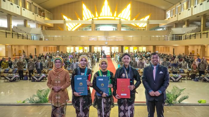 TERBAIK: Wisuda lulusan SMK SMTI Yogyakarta (ISTIMEWA)