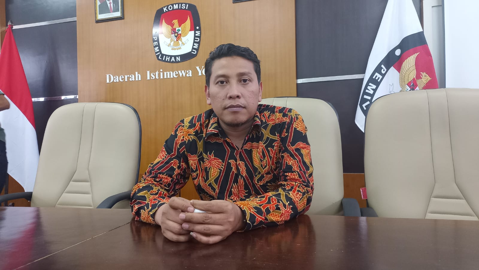 VERIFIKASI: Ketua KPU DIY Ahmad Shidqi. (Winda Atika Ira P/Radar Jogja)