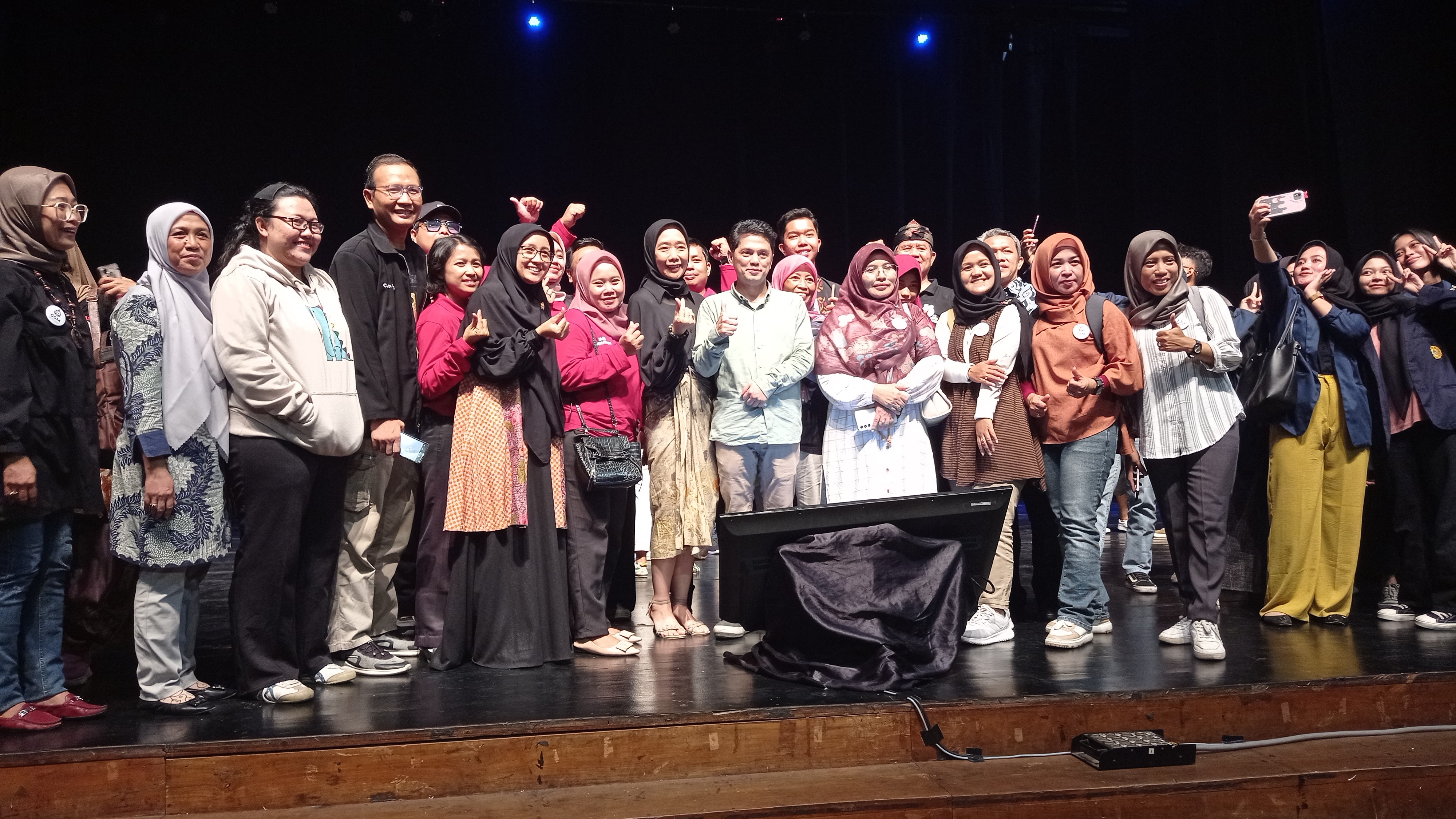 Para guru anggota GSM dari seluruh Indonesia kumpul dalam Ngkaji Pendidikan di Taman Budaya Yogyakarta Sabtu (4/11).
