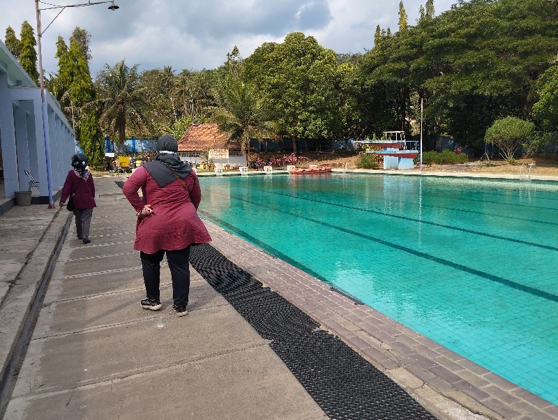 BENING: Suasana kolam renang Arta Tirta Purworejo setelah sekian lama ditutup oleh Pemkab Purworejo. (JIHAN ARON VAHERA/RADAR JOGJA)