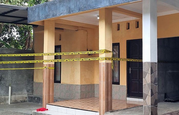 DISEGEL: Rumah yang dihuni oleh salah seorang pelaku narkoba narkotika jenis happy water dan keripik pisang di Dusun Pelem Kidul, Kalurahan Baturetno, Banguntapan, Bantul,