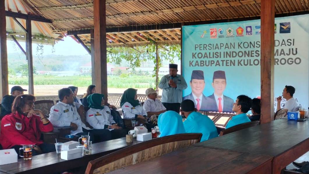 GEMUK: Pertemuan partai politik yang tergabung dalam KIM melakukan pertemuan di bilangan Wates, Kulon Progo, kemarin (5/11).