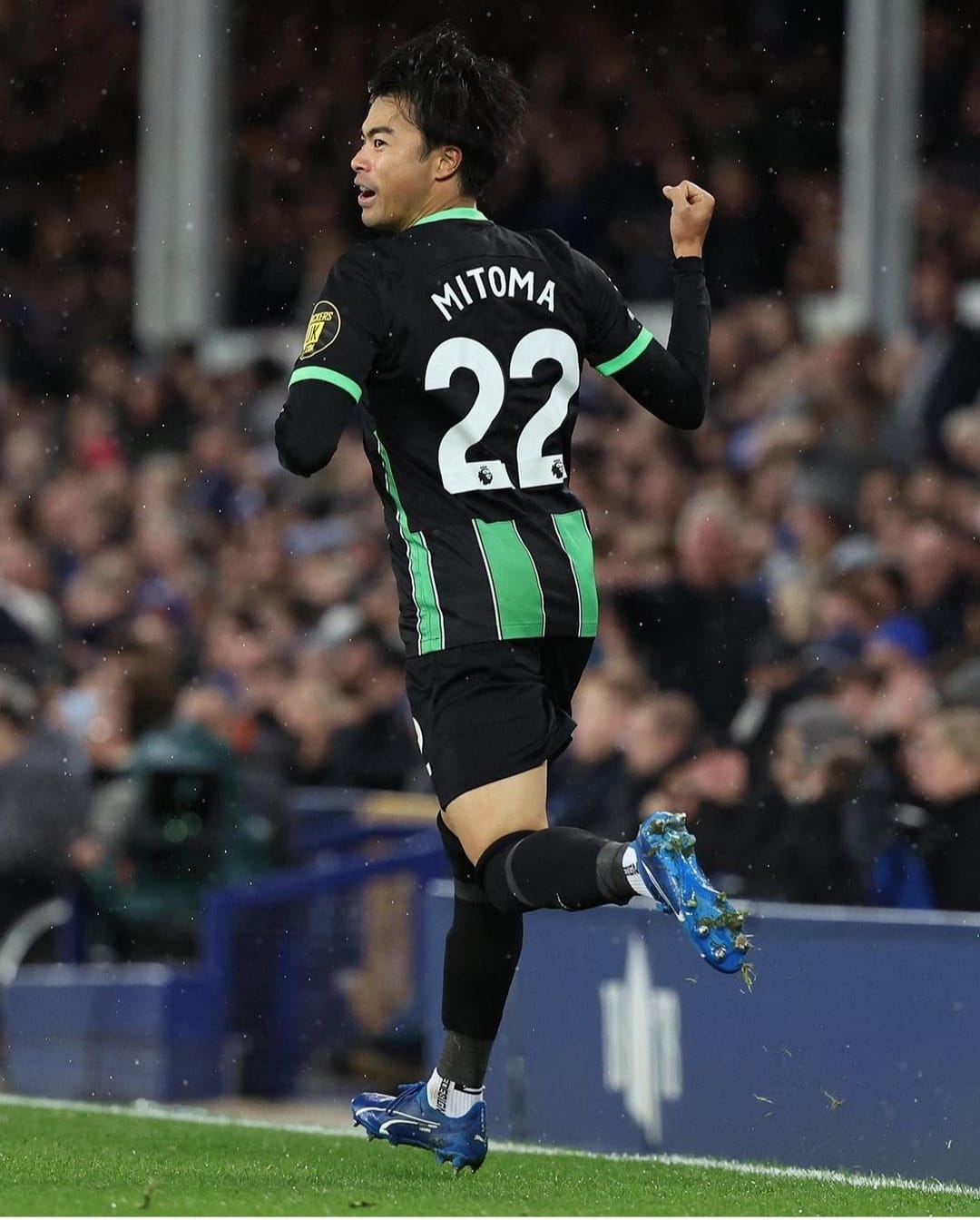 selebrasi Kaoru Mitoma setelah mencatatkan assist dari gol bunuh diri Ashley Young (IG officialbhafc)