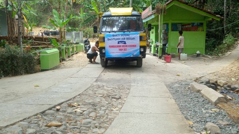 Warga dan Pemdes Kaligono saling bersinergi untuk penuhi kebutuhan air bersih di wilayahnya. (istimewa)