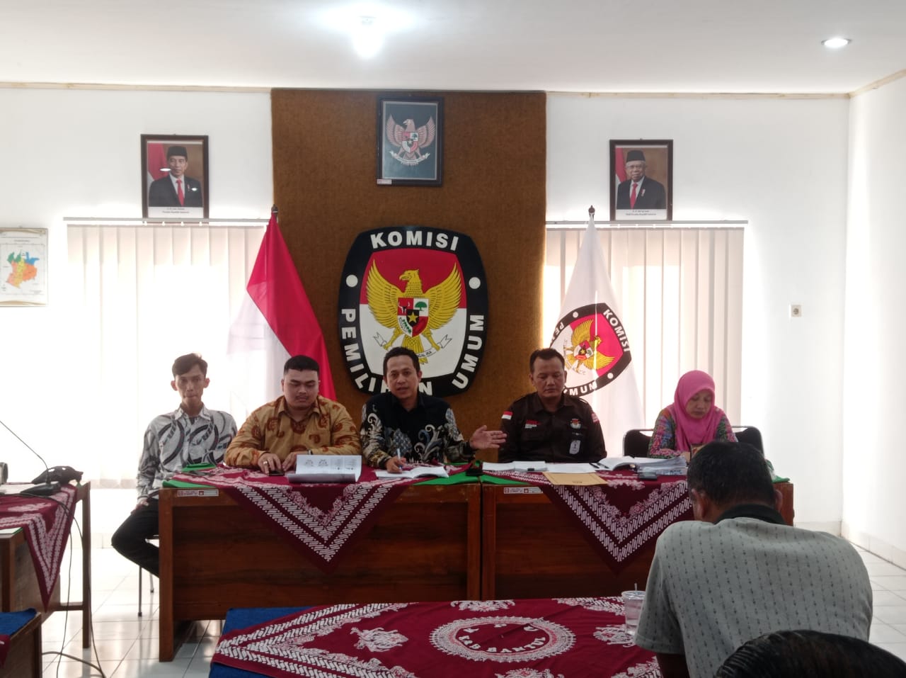CERMAT: Jajaran komisioner KPU Bantul saat menghadiri pelaksanaan penetapan DCT anggota DPRD Bantul. (Dok. KPU Bantul)