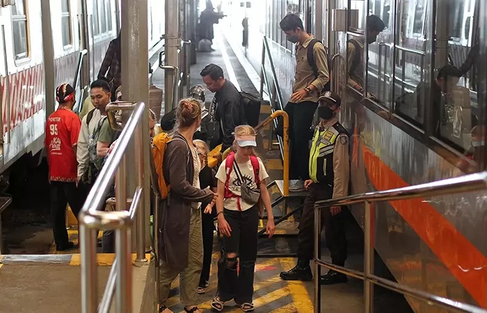 TRANSPORTASI UMUM: PT Kereta Api Indonesia (Persero) menghadirkan program Patriotrip. Disediakan 25 ribu tiket kereta api dengan potongan harga 25 persen (GUNTUR AGA TIRTANA/RADAR JOGJA)