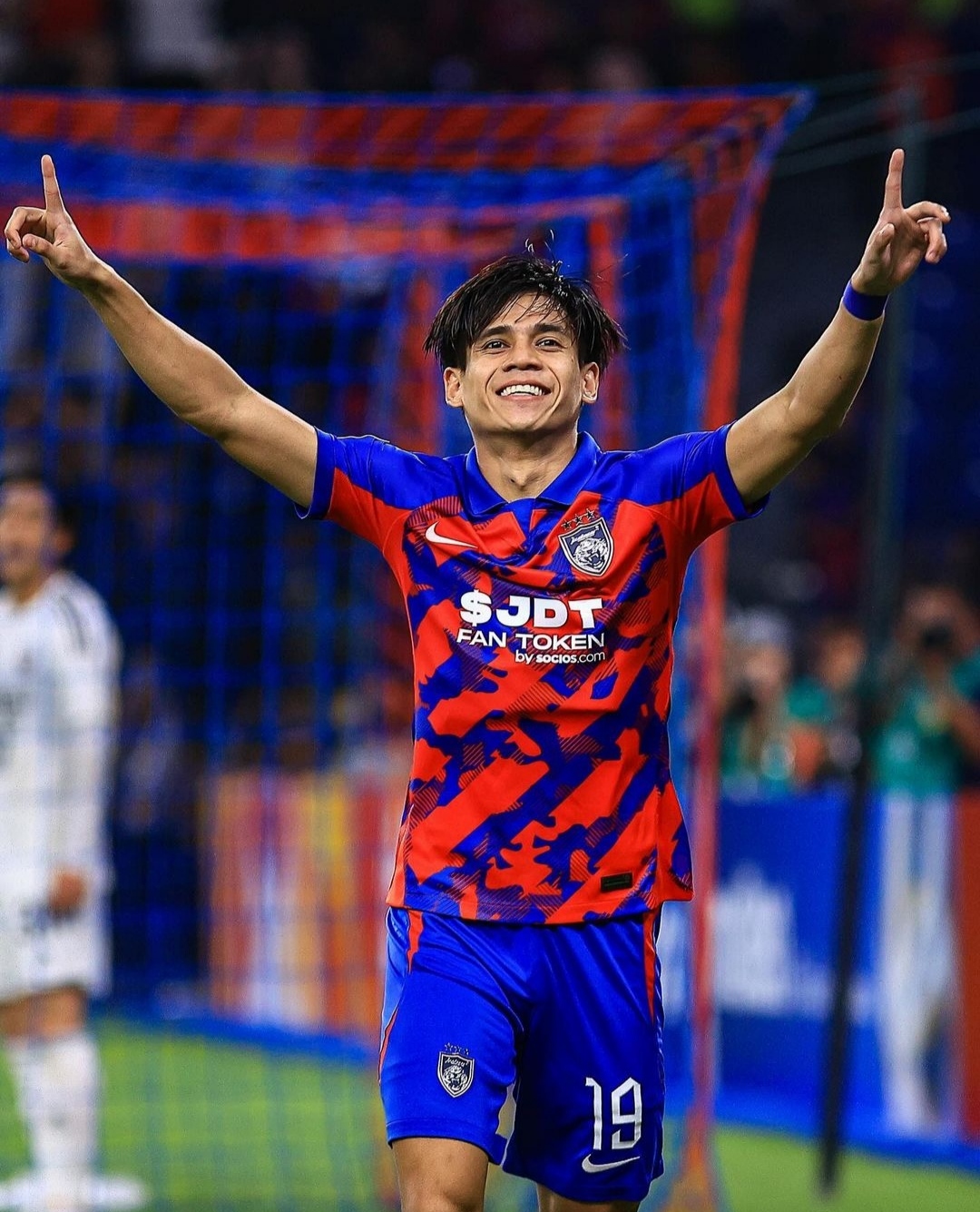 MENANG: selebrasi Akhyar Rashid setelah membawa Johor Darul ta