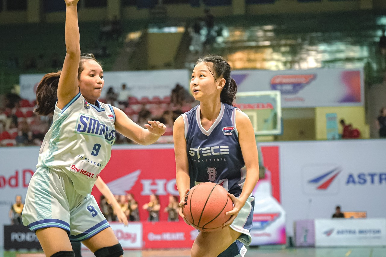Laga SMA Stella Duce 1 Yogyakarta (Stece) menghadapi  SMAN 2 Yogyakarta (Smada) dengan kemenangan  54-3.