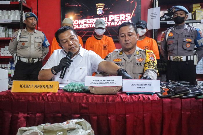 Rilis penangkapan pelaku penjualan obat ilegal secara online di Mapolresta Jogja - Elang Kharisma Dewangga